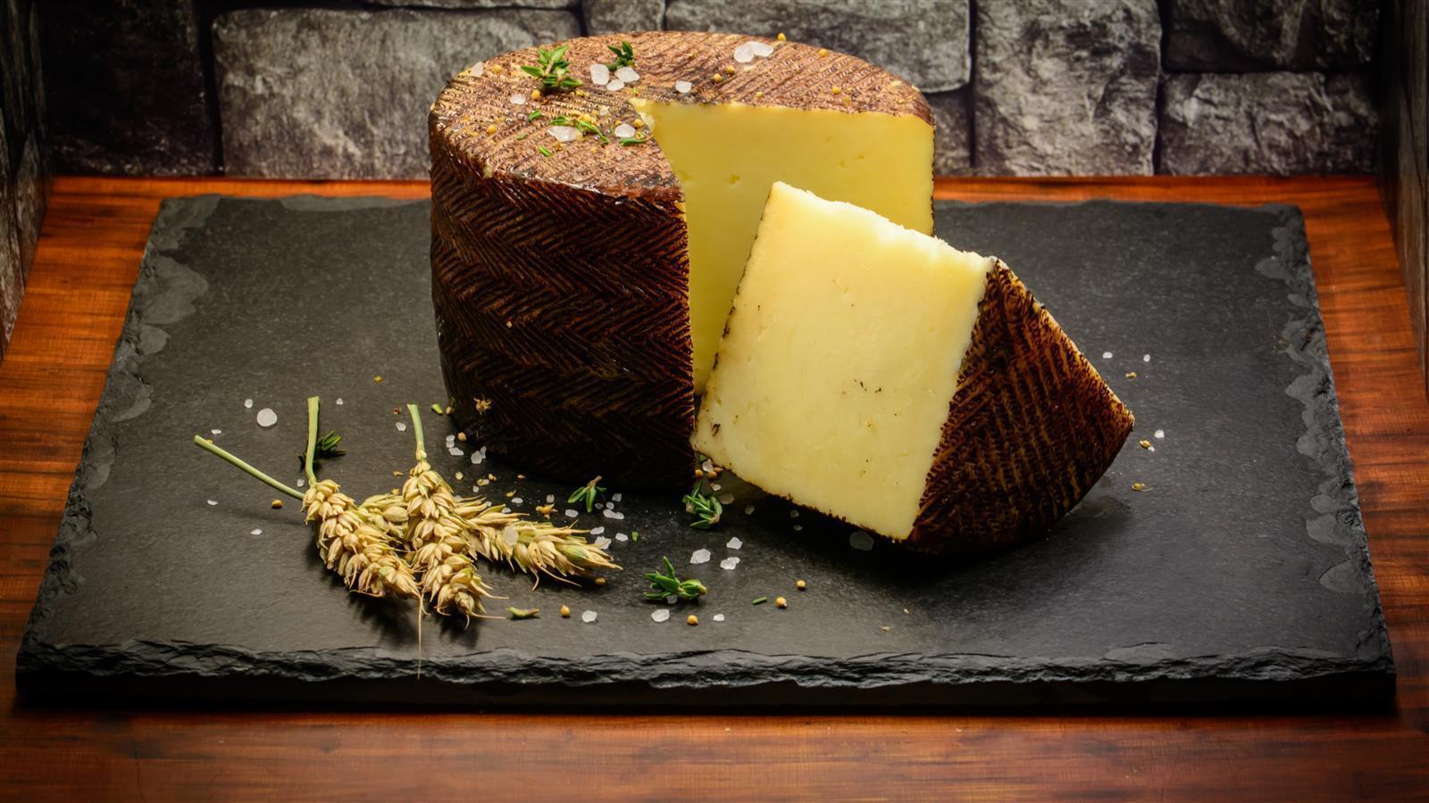 Montecampero Queso Manchego Añejo 12 Monate spanischer Schafs-Hartkäse 3kg