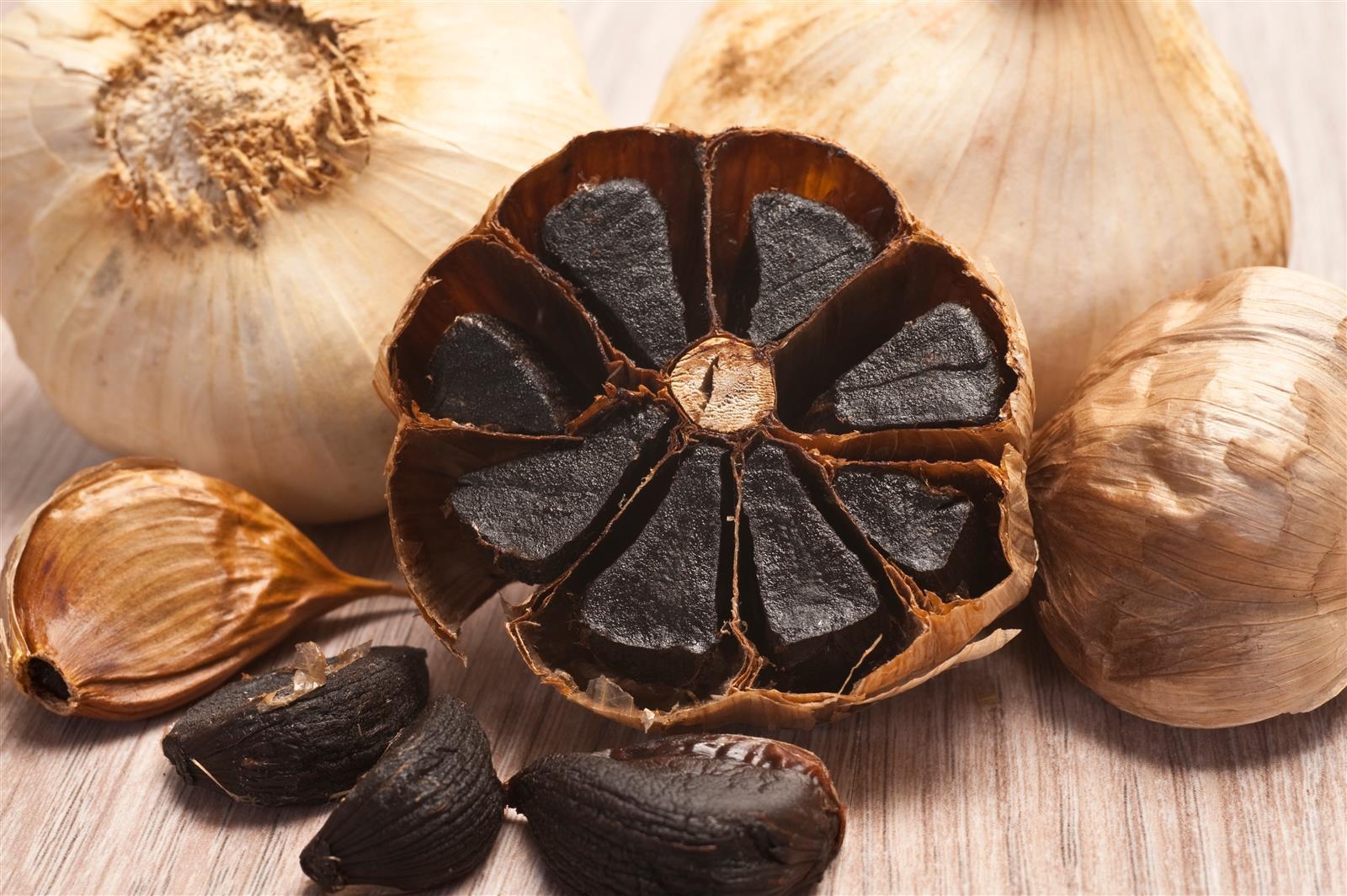 Hymor Schwarzer Knoblauch 20 Knollen Black Garlic Spanien 90 Tage fermentiert