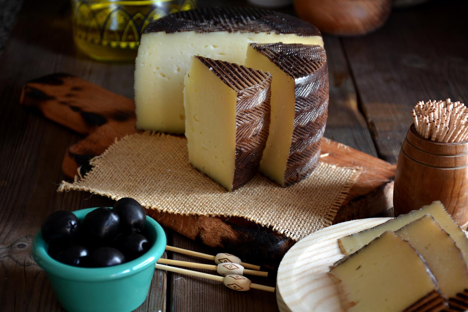 Montecampero Queso Manchego Añejo 12 Monate spanischer Schafs-Hartkäse 3kg